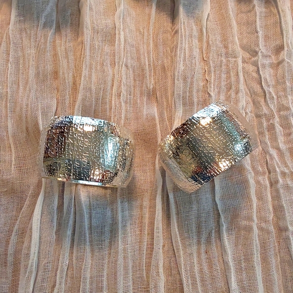 🌺 Set of 8 Silver Toned Metal Napkin Rings - Picture 7 of 12